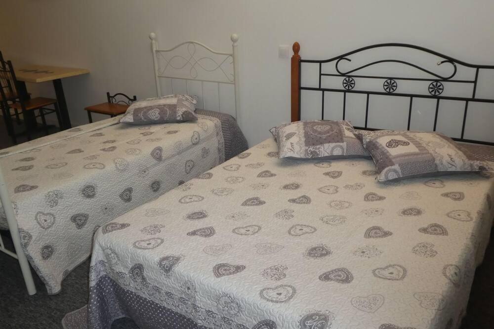 Etanit ! Etape Calme Et Parking Velo, Bicycle - Connection Tous A 1Mn Bus,Train Et Aeroport - Plein Centre De Beziers Pour Visiter,Manger - Chambres Climatisees, Spacieuses Amenagees Pour Singles, Couple, Et Ou Familles - Consigne Et Petit Dej En Plu Bagian luar foto